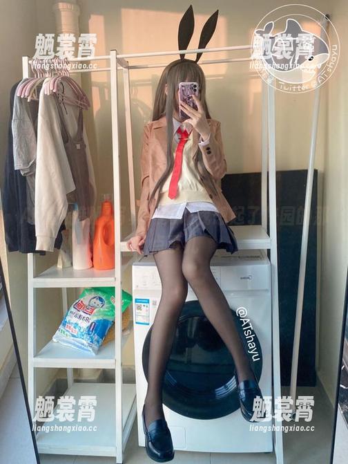 AT鲨的制服写真，竟让我想起了校园的那点事儿