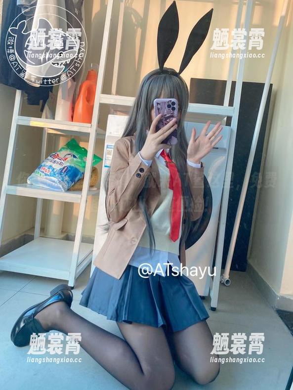 你在找什么？短裤？就来AT鲨这里，免费原图堆成山，随便捡！