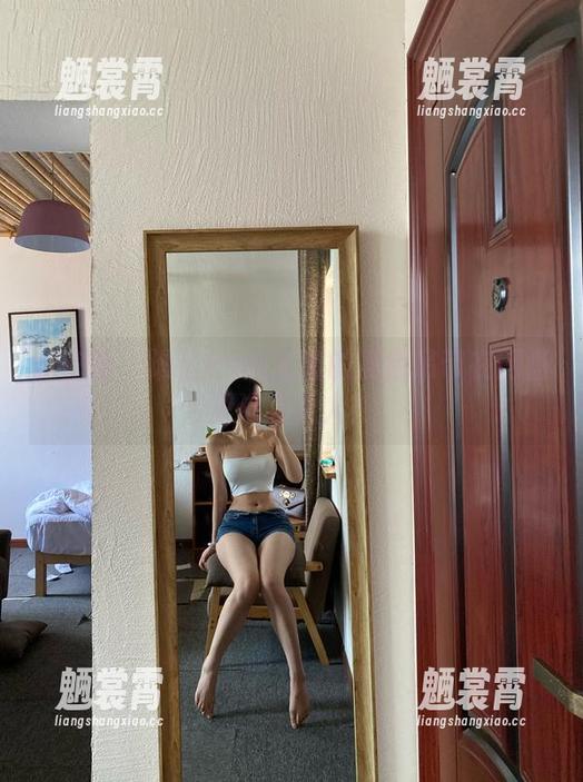微密圈 - 谁让Cool文茜的黑色吊带在网盘里这么诱人？