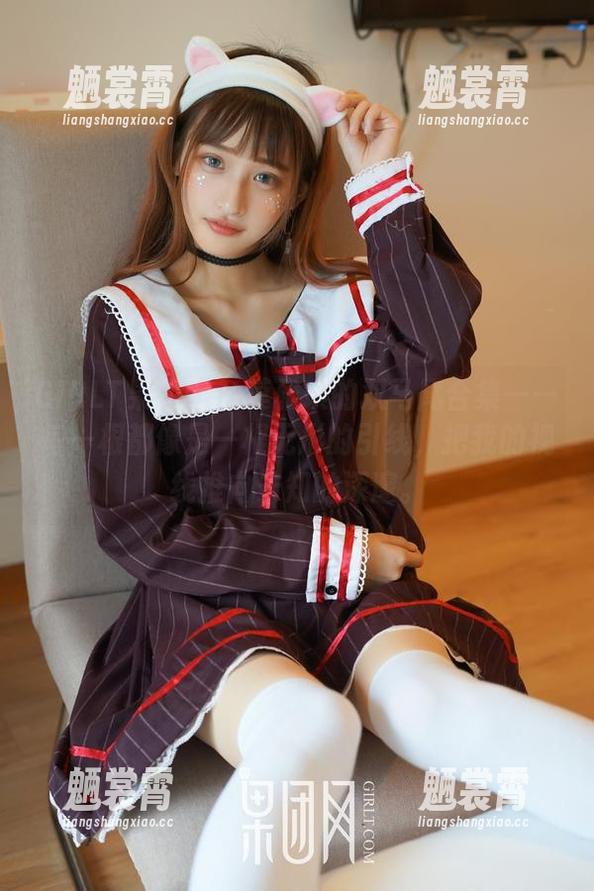 GIRLT果团网 - 莫雅琪的双马尾合集——每一根都像是一根无形的引线，把我的视线推向未知的深邃。