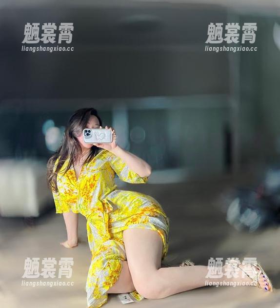 微密圈 - 短裤冒险记：MIYA在写真中的野性，我们真的看懂了吗？