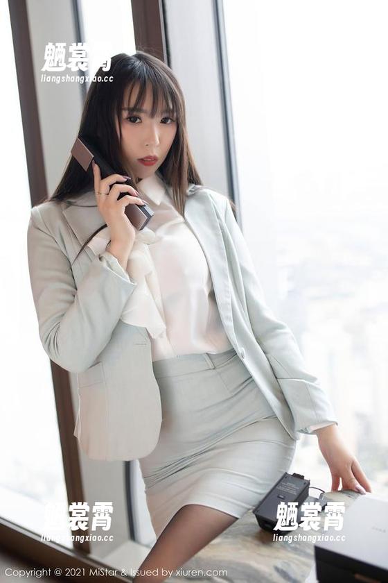 MiStar魅妍社 - 网袜写真全集：刘懿萱Yoyo就像漫步在我的脑海里，不可抗拒！