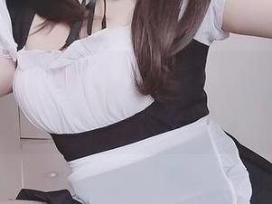 看Natsuko夏夏子的户外写真，风吹得她头发飞舞，就像在跟我聊天