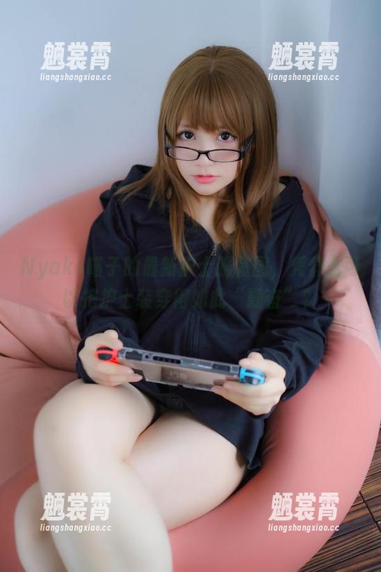 Nyako喵子的最新护士服套图，凭什么可以把护士装穿得如此“勤奋”？