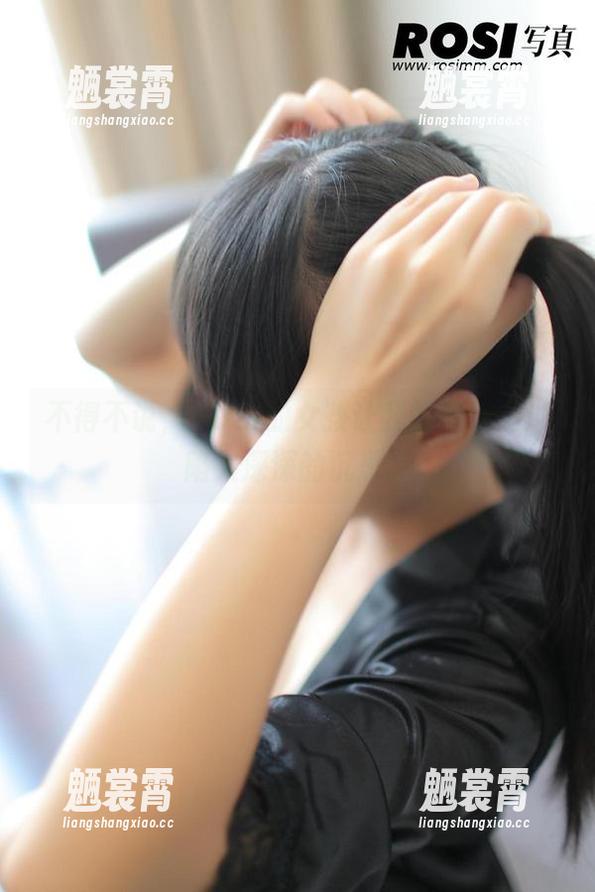 不得不说，ROSI的女孩让我的壁纸选址陷入深深的沉思。