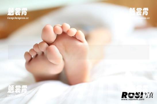 ROSI写真 ROSI的秘书:一幅让你眼前一亮的壁纸,真想看个够