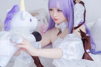 Sayako＿今年4岁的私拍写真，和大凤的相遇，让平凡也闪现一丝独特。