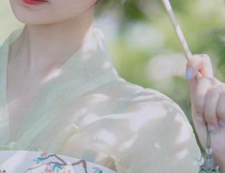 六花的精彩拼贴——Shika小鹿鹿带你体验草丛里的万花筒cos！