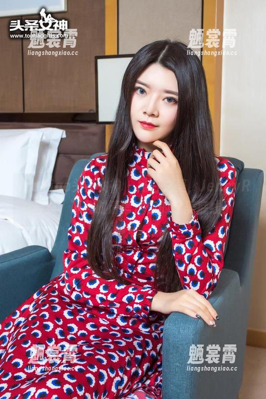 TouTiao头条女神-JennyR TouTiao头条女神 - 黑白之美,JennyR合集,下载时请考虑你的审美底线!