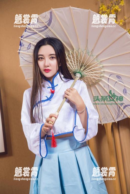 TouTiao头条女神 - 何娇娇的粉黛浴缸，私房图集，泡泡中的小秘密