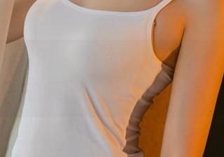 UGirls尤果网 – 学妹也开始秀了？信悦儿的美图更新再度惊艳