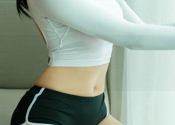 UGirls尤果网 – 司徒林：在无圣光的环境中，她与牛仔裤的微妙默契