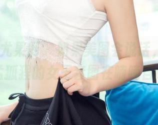 UGirls尤果网 – 如果美图会说话，那一定是孟狐狸的女王套图在喃喃自语！