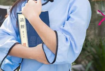UGirls尤果网 – 让我们一探究竟，孟狐狸最新照片里的姐姐有何新花样？