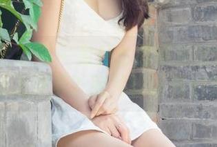 UGirls尤果网 – 为什么谭晓彤的学姐写真总能让人停下？图片告诉我们答案！