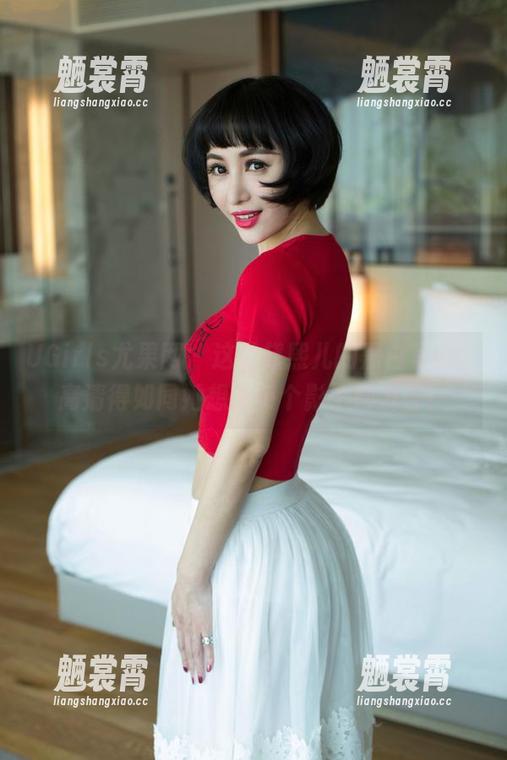 UGirls尤果网 - 这是黛熙儿的黑白写真，高清得如同她想让每个影子都发言！