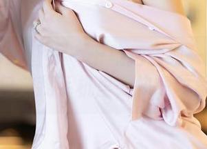 XIAOYU语画界 – 干脆把金纯一的高清美足图包放我手机里，快速收藏下。