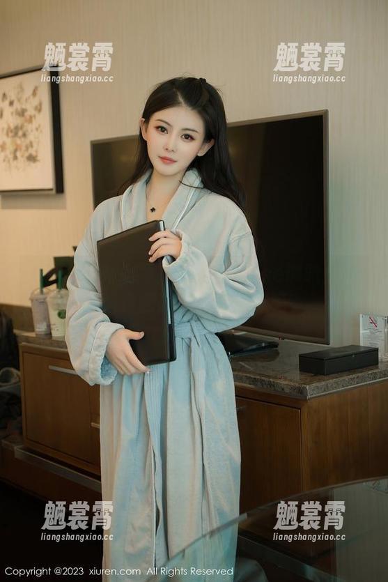 Xiuren秀人网 - 我能说Elise谭晓彤的海边资源就是一种治愈吗？