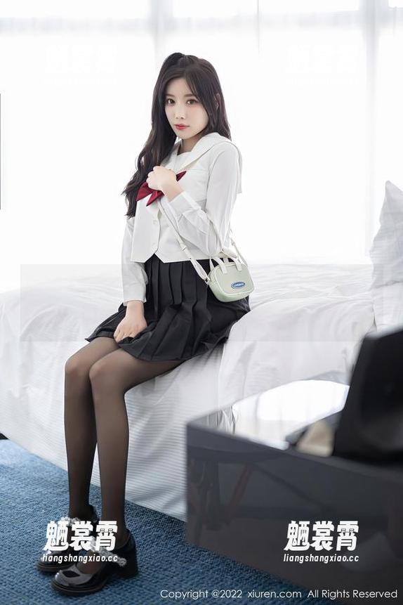 Xiuren秀人网-FoxYini孟狐狸 Xiuren秀人网 - 如果我的女友也这样,FoxYini孟狐狸分享的作品我顶得住吗?