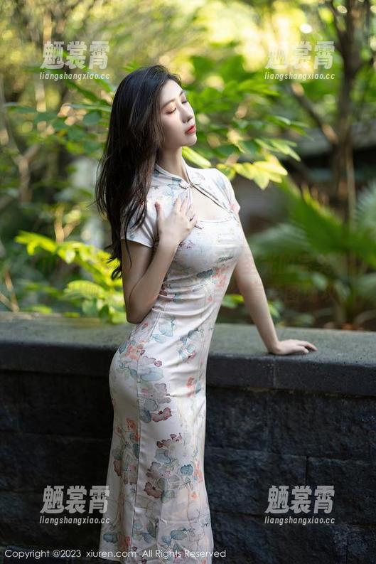 Xiuren秀人网 - 短裤与无圣光的完美结合：UU阿文浪荡不羁，当然有套图助攻。