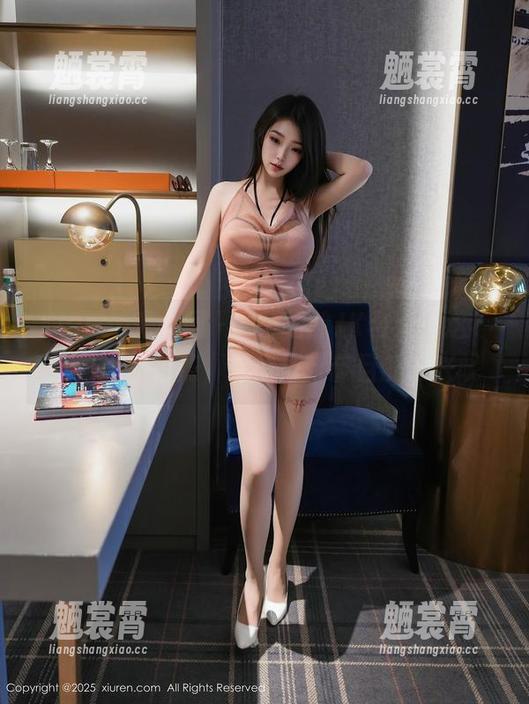 Xiuren秀人网 - icy猪的JK合集：这不是普通的拍照，这是综艺节目的即兴呢