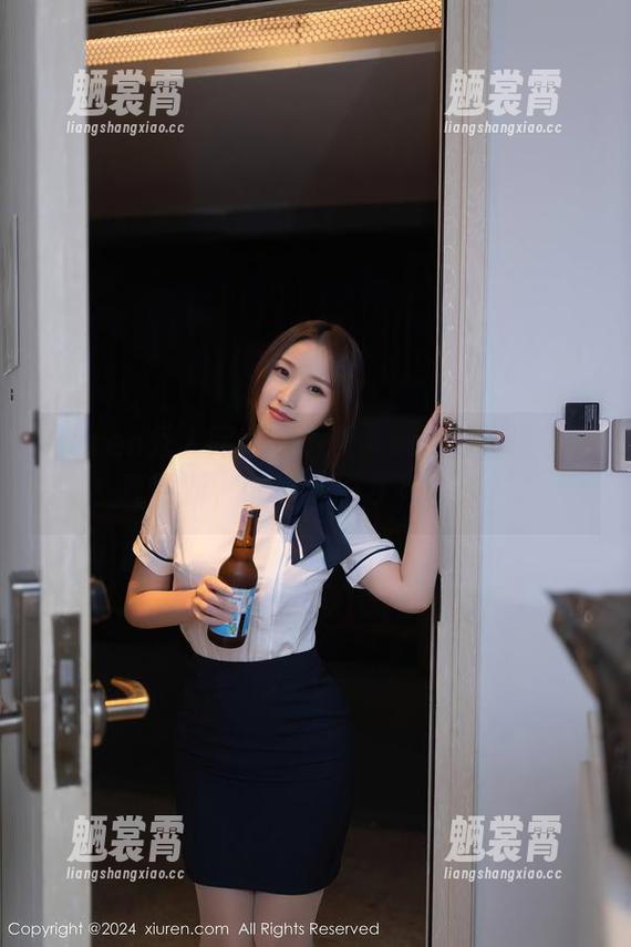 Xiuren秀人网-小海臀Rena Xiuren秀人网 - 小海臀Rena的万圣节写真更新,谁说电影才有特效?