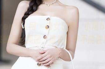 Xiuren秀人网 – 修女日常：小雨baby带来的最新美图，谁说信仰不能性感？