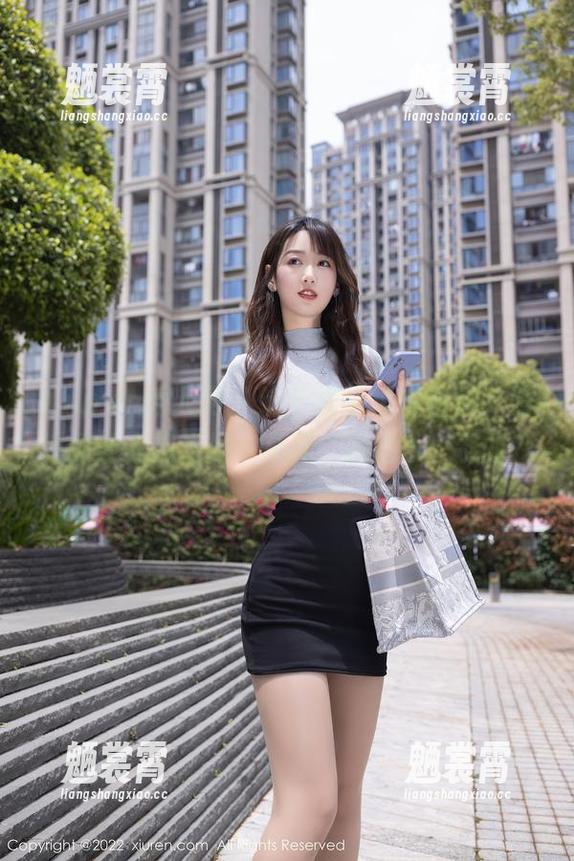 Xiuren秀人网 - 这个模特悦悦图包，清纯到让人想送她一朵花，或者……别的？