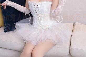 Xiuren秀人网 – 猫咪巨臀妹妹在户外，这不是写真，是一场实力撒娇的原图大片！