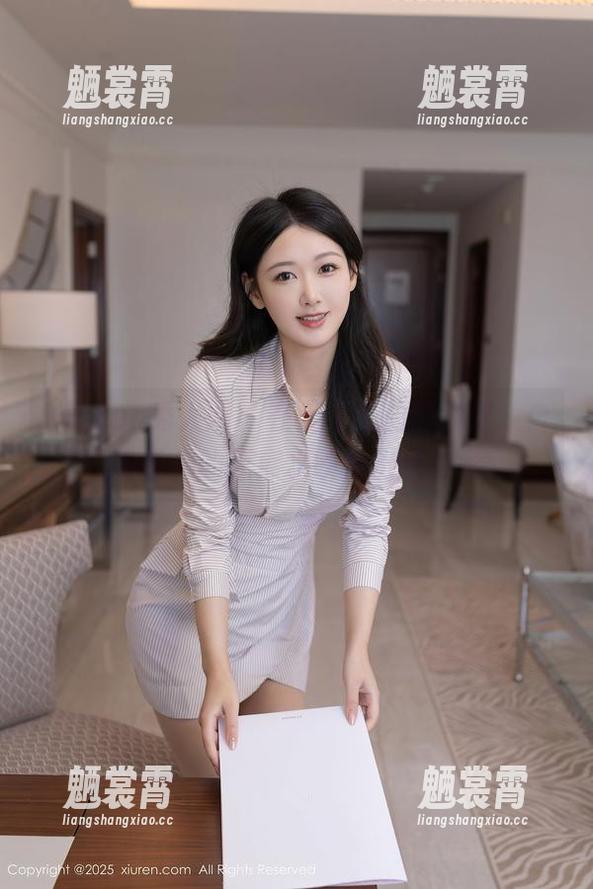 Xiuren秀人网 - 在无圣光的迷雾里，白兔西希的死库水映射出的色彩