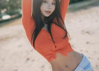 这就是Zzyuri最新黑丝图集，脑海里各种画面在翻滚。