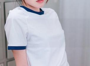咦，kitaro绮太郎是哪儿来的红色指甲？满满的夏天和微妙的摄影意识。
