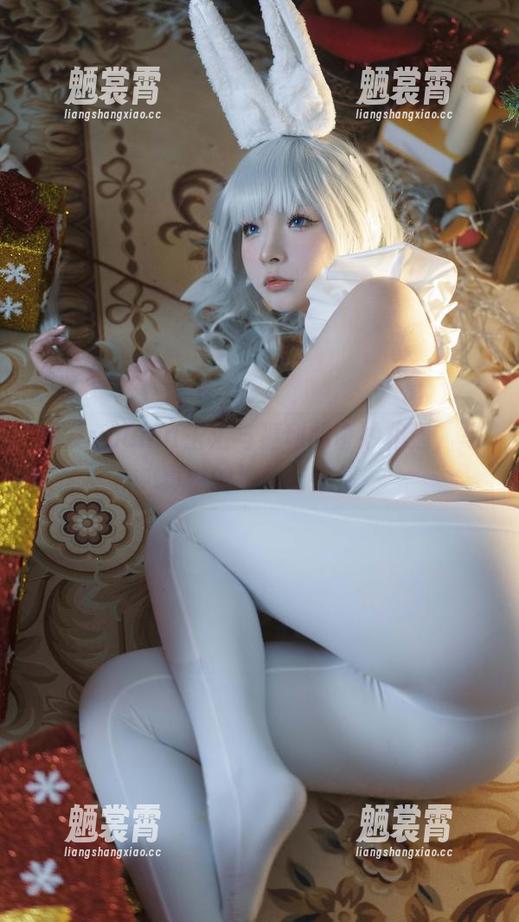 yuuhui玉汇 修女yuuhui玉汇与福利的奇妙相遇,写真中的冷静与热情