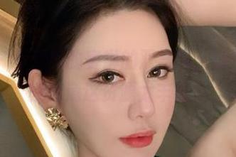 微密圈 – 不爱笑的赛琳的双马尾：随便一撩，就知道这资源太丰盛！