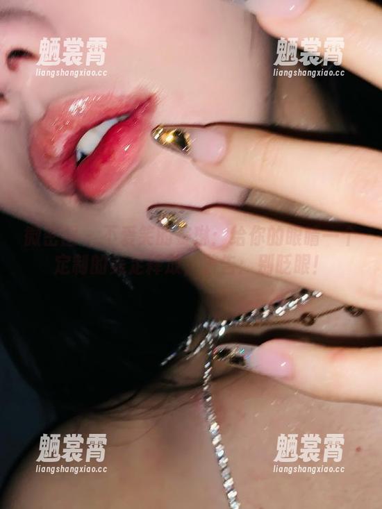 微密圈 - 不爱笑的赛琳：给你的眼睛一个定制的美足释放，警告：别眨眼！