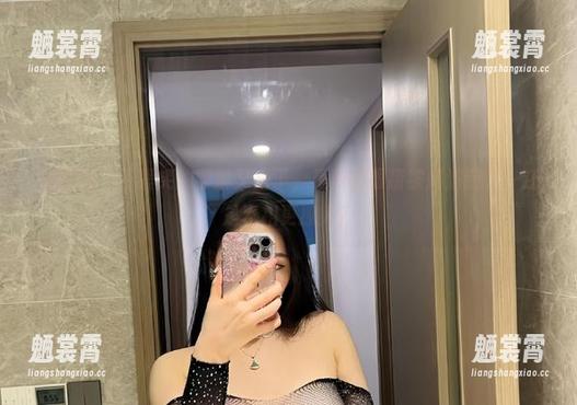 微密圈 - 不爱笑的赛琳又来了，是我的眼睛被刺激到了，还是真相更撩人？