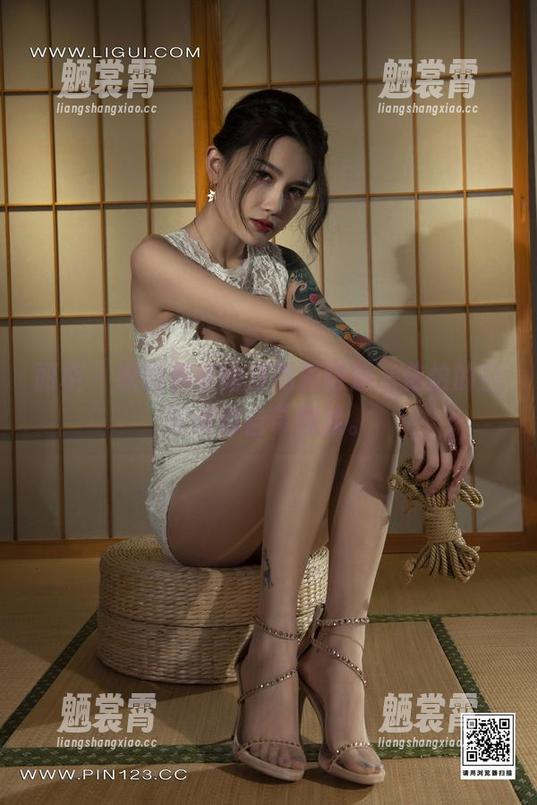 丽柜 - 原图和你的推测差得远，佳怡的自拍请你自带眼妆。