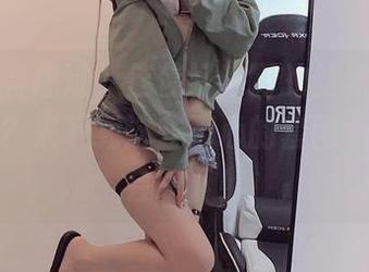 你有没有想过，佳佳好难啊的丝袜到底有何魔力？来下载这些用心的套图，自己体会一下！