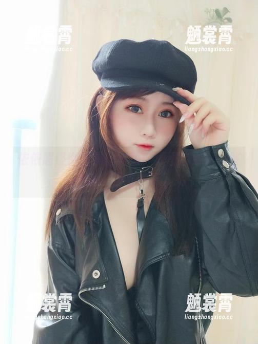依依超级懒的黑丝制服，原图别致又有些暧昧，眼睛停不下来