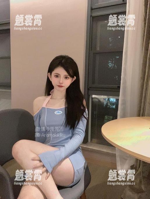 随便聊聊，倦倦喵和她那些满满鱼骨胸衣的美图
