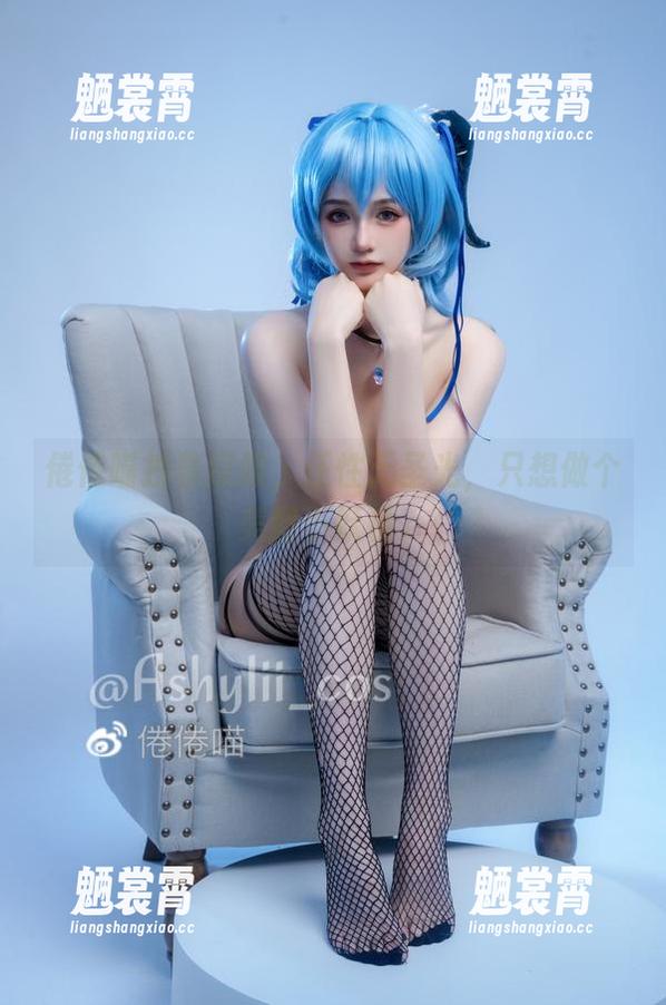 倦倦喵拽着汉服，任性无圣光，只想做个美图小妖精。