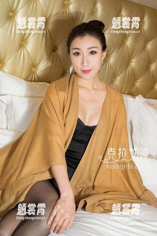 克拉女神 - 看苏可可的套图下载，剧情从指尖流走，似乎是要我想象接下来的场景。