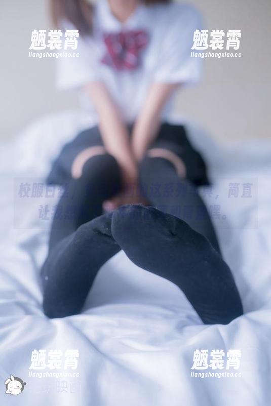 校服白丝，兔玩映画的这系列写真，简直让我想起了那年的懵懂和青涩嘿。