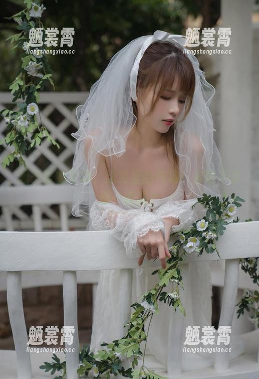 凛子酱的写真，泳装里的气场！你敢不多看一眼吗？