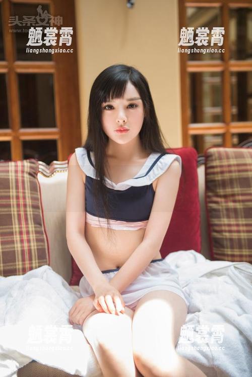 头条女神 - 筱溪+夏天=无处不在的福利和无节操的图片画风。