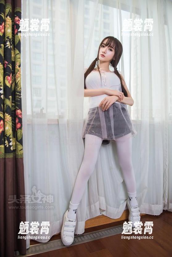 头条女神 - 高跟鞋：是生活的调味品还是麻烦制造机？来看陈怡曼的写真合集，或许会有些隐秘的答案。