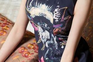 头条女神 – 鱼宝宝在职业装中的优雅，私房图包言简意赅