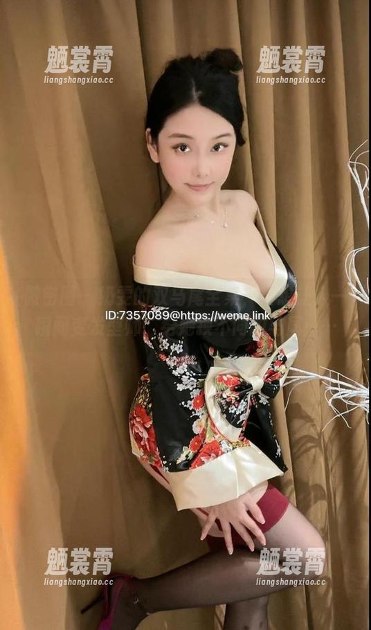 微密圈 - 奶雯的双马尾全集，真想让人一瞬间变发型师，给她换不同的马尾……