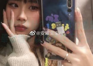谁说护士只会打针？安曜曜的最新cos让奉献也可以是个性万千。