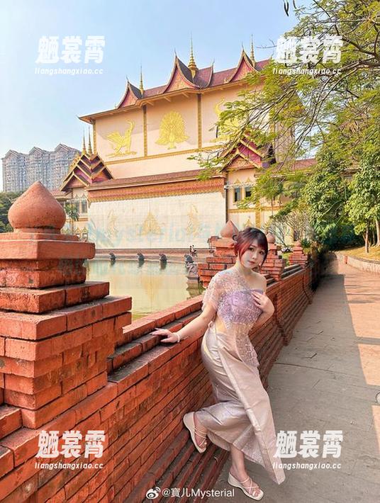 丫头宝儿mysterial与她的丝袜：原图真相比眼花缭乱的配饰更让人震撼！